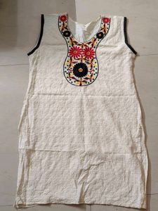 Embroidered Off-white Kurta Top 🤍