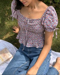 New with tag Floral Puff Sleeve Smocked Crop Top