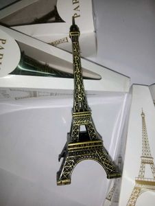 Eiffel Tower Show Peace