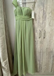 Elegant One-Shoulder Green Gown
