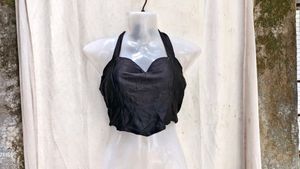 I. Chic Black Halter Neck Crop Top