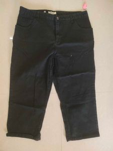 Imported Slim Fit Cherokee Black Capri