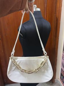 Chic White Chain Shoulder Bag