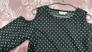 🔥🔥Black Polka Dot Cold Shoulder Top
