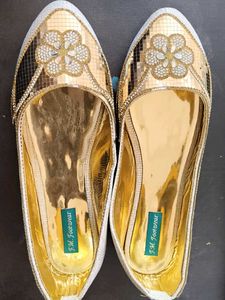 Golden Embellished Jutti