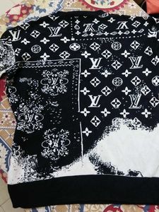 Stylish Black &amp; White Monogram Print Top