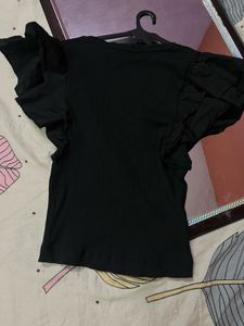 Black ruffle Sleeve V-Neck Top