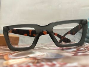 Stylish Black Cat-Eye Sunglasses