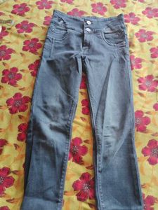 Stylish High-Waisted Denim Jeans