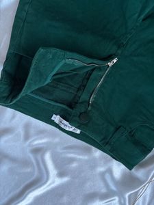 Stylish High-Waisted Green Shorts