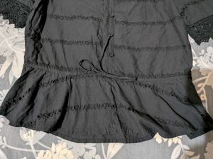 Laced top with waist tie-up
