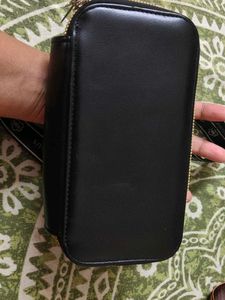 black clutch purse