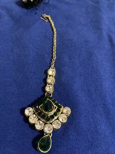 Elegant Emerald &amp; Crystal Necklace Set