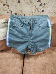 Women Contrast Top And Shorts Set