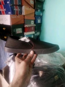 NEW NO USED CASUAL SHOES FOR MEN AND WOMEN.