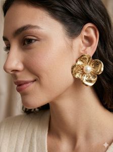 girl anti tarnish Gold Flower Pearl Stud Earings