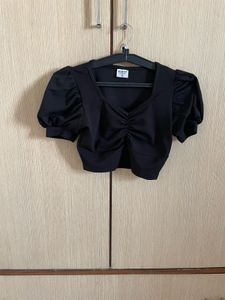 Chic Black Puff Sleeve Crop Top