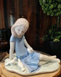 Beautiful Girl Showpiece For Home Decor