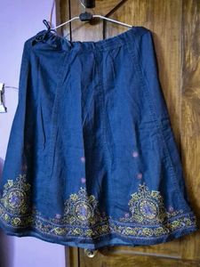 Classic Skirt With Embroidery
