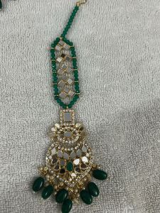 Elegant Kundan Maang Tikka &amp; Earrings Set