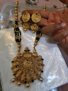 Exquisite Gold Tone Necklace Set
