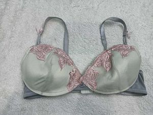 Floral Embroidered 🇲🇾Bra