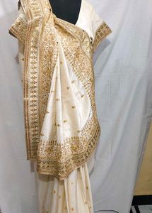 beautiful 😍 white 🤍 saree with golden embroidery