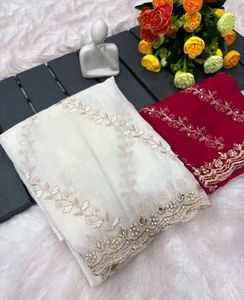 A white beautiful saare with Pinteresty look