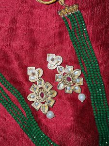 Elegant Kundan &amp; Emerald Necklace Set