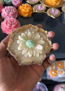 Decorative Daisy Candle