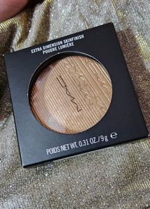 M.A.C Extra Dimension Skinfinish Highlighter