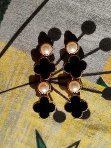 Elegant Black Clover &amp; Pearl Hair Clips