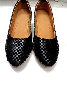 Black Jutti