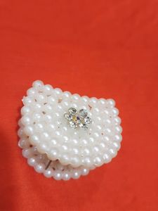 Beautiful Pearl Look White Hair Clutcher