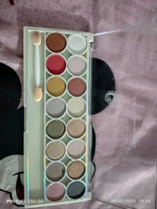 Eyeshadow Palette with 16 Colors