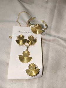 Elegant Gold-Tone Jewelry Set