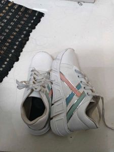 Stylish White Sneakers with Pastel Accents