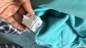 Mint Green Graphic Zip-Up Hoodie – Trendy Streetwe