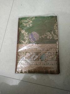 Elegant Green Saree with Intricate Weaving