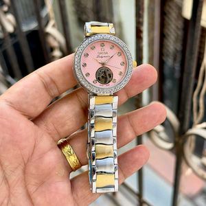 OMEGA LADYMATIC – TIMELESS GRACE WITH A TOUCH OF R