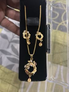 Elegant Gold Necklace and Earrings Set