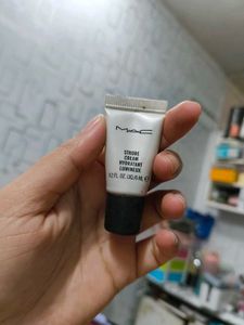 M.A.C Strobe CReam