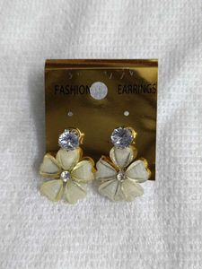 Combo of floral earring with butterfly claw clip