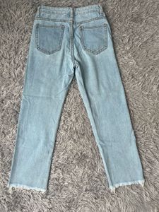 Light Wash Frayed Hem Jeans