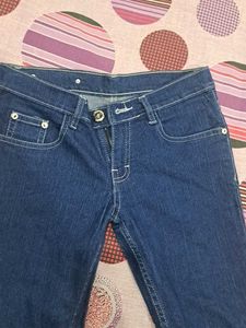 Stylish Blue Denim Capris