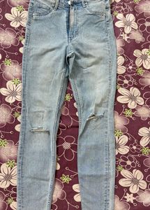 Light Wash Ripped Jeans
