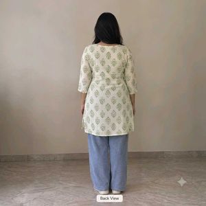 Printed short Kurti with V-Neck