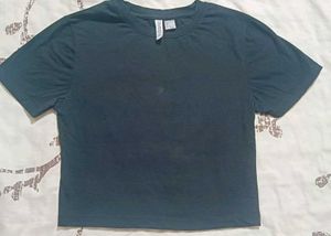 Basic Black fit crop top