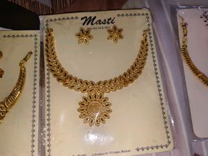 Elegant Gold-Tone Necklace and Earring Set