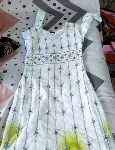 Elegant White Embroidered Kurta